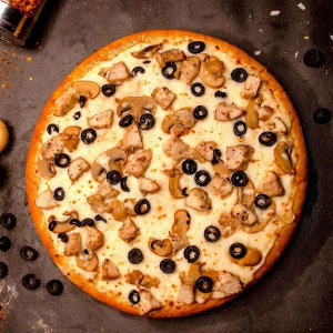 Roasted Garlic Chicken Pizza